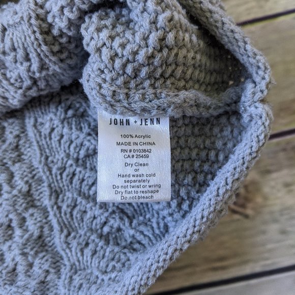John & Jenn Gray Chunky Knit Crew Sweater - Picture 10 of 10